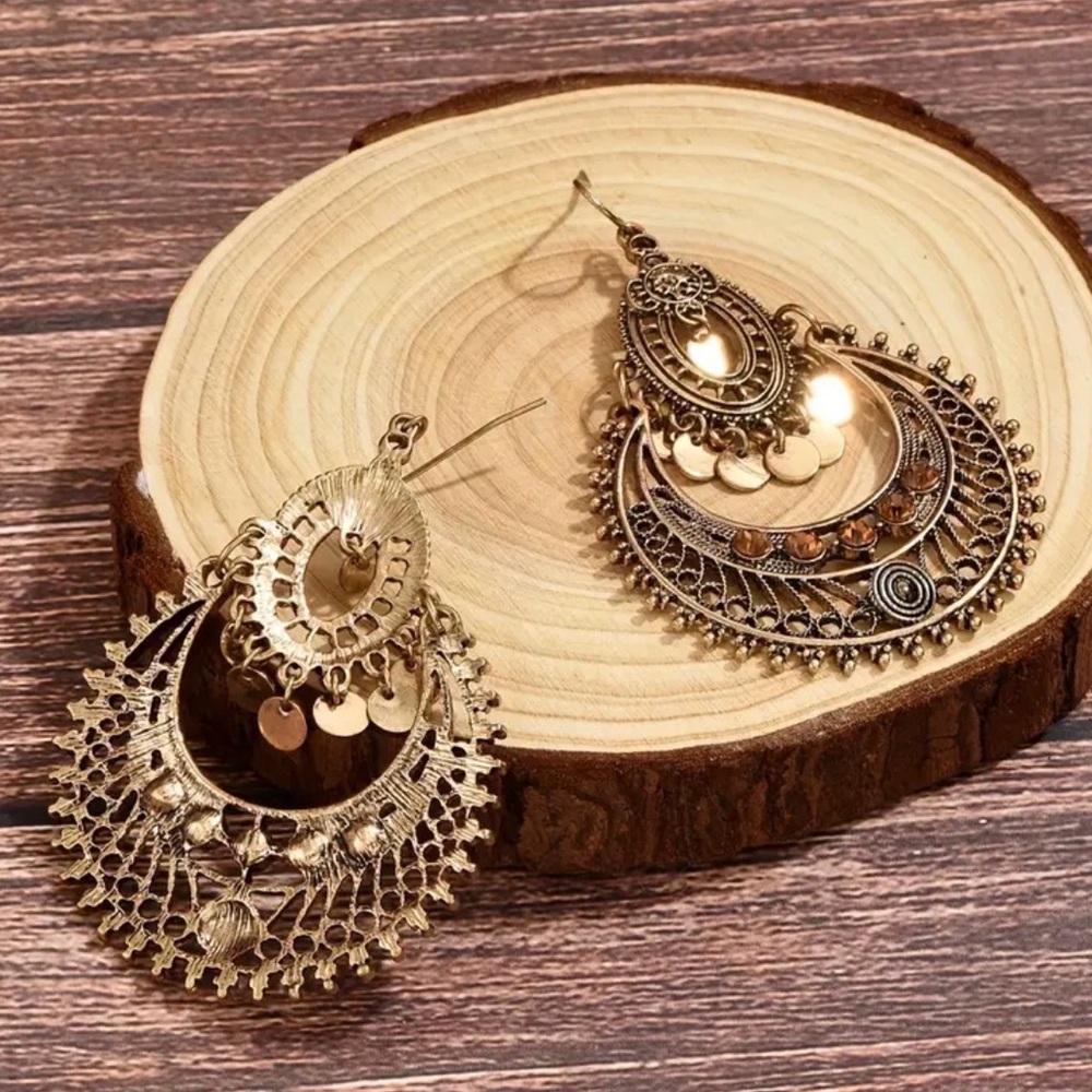 Elegant Gold Chandelier Earrings New - Picture 2 of 3
